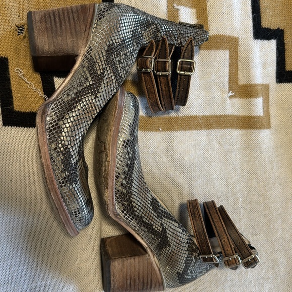 Freebird Randi Snakeskin - Picture 2 of 6